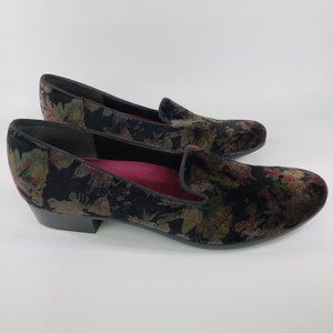 Munro Cerise Velvet Slip On Loafers 9N
